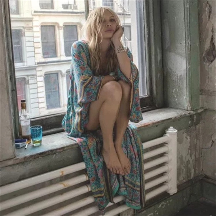 Tailliertes Maxikleid mit Print