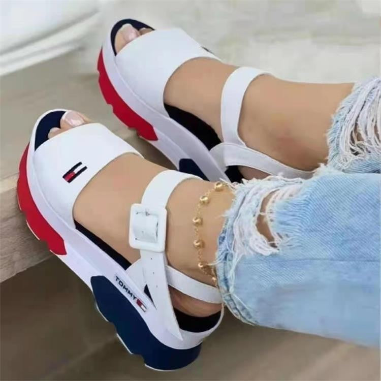 Sandalen mit dickem Boden und Knopfverschluss – Bild 3 | LuxeStyle