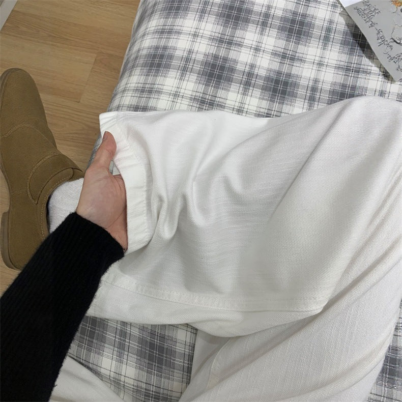 Weisse, hochgeschnittene Jeans