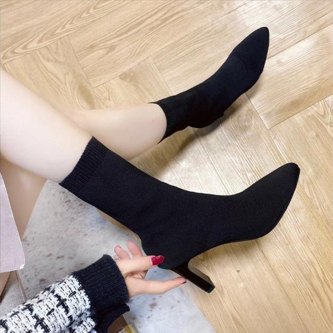 Elastische Stiefeletten mit Chunky-Heel und Karree-Spitze