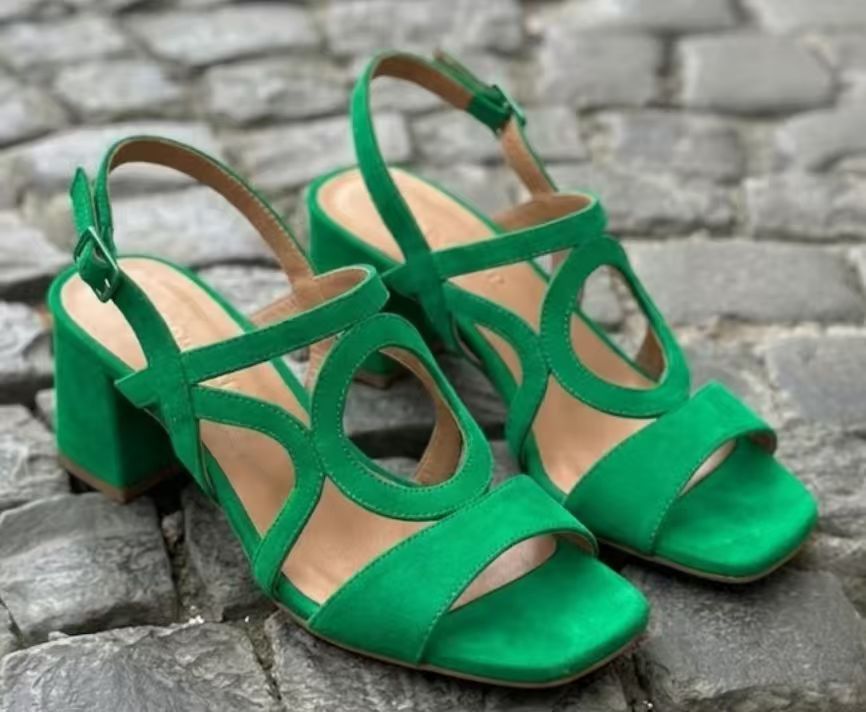 High-Heel Wildleder-Sandalen mit Schnalle