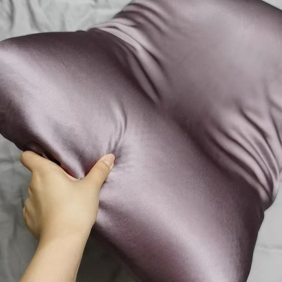 Silberner Kissenbezug aus Mulberry-Seide – Bild 9 | LuxeStyle