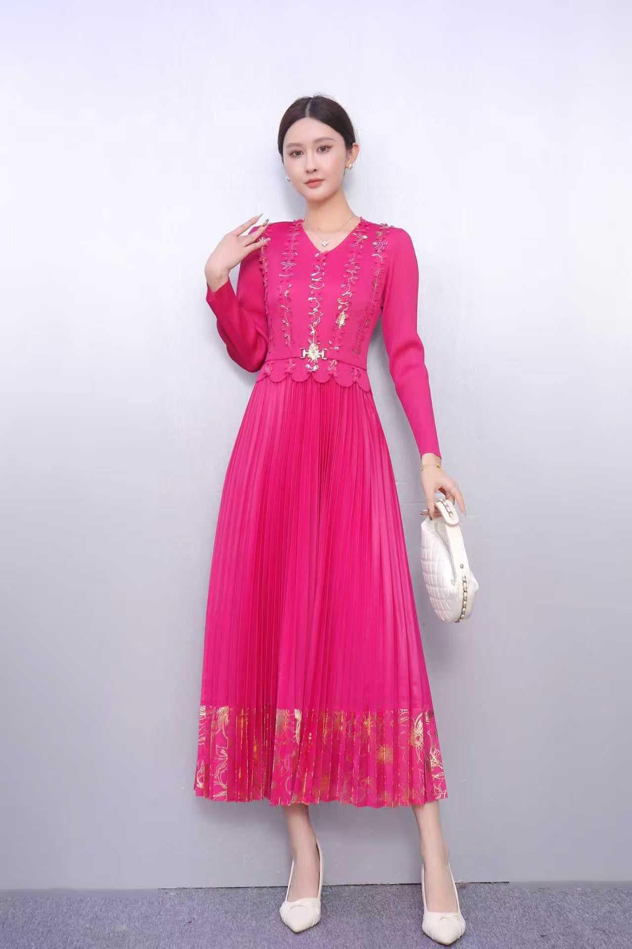 Elegantes, locker geschnittenes Kleid