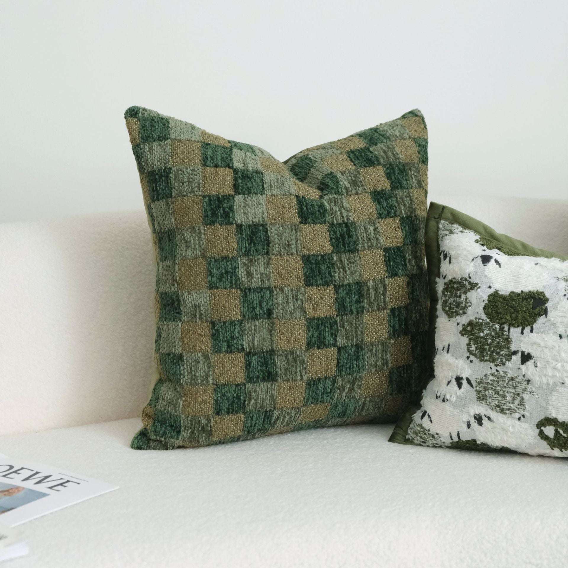 Grüner Kissenbezug mit Polka-Dot-Muster
