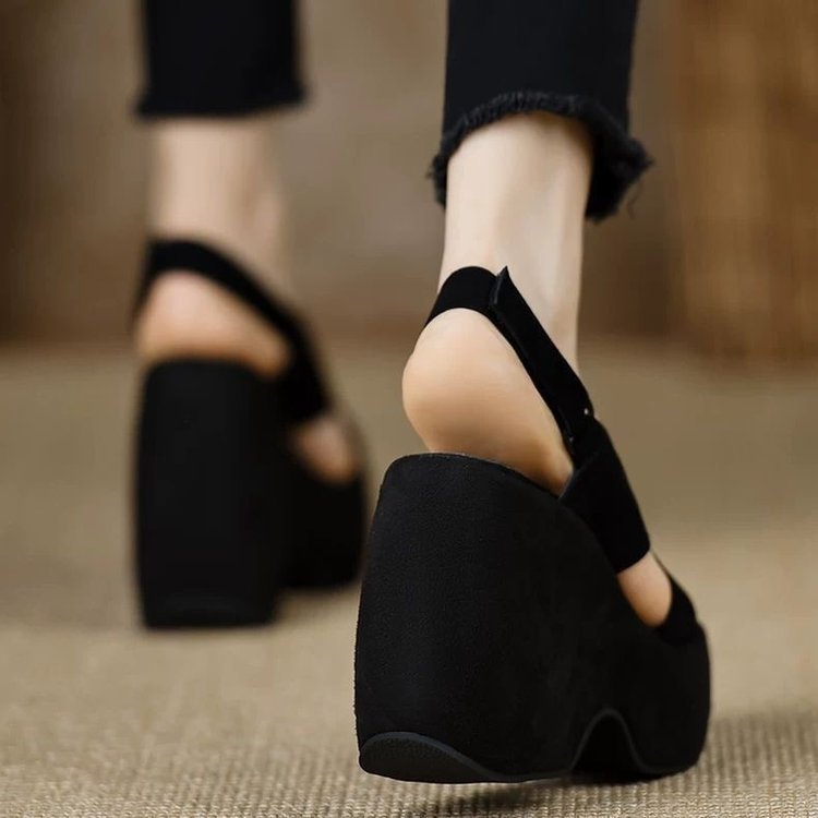 Keilabsatz-Sandalen im koreanischen Stil