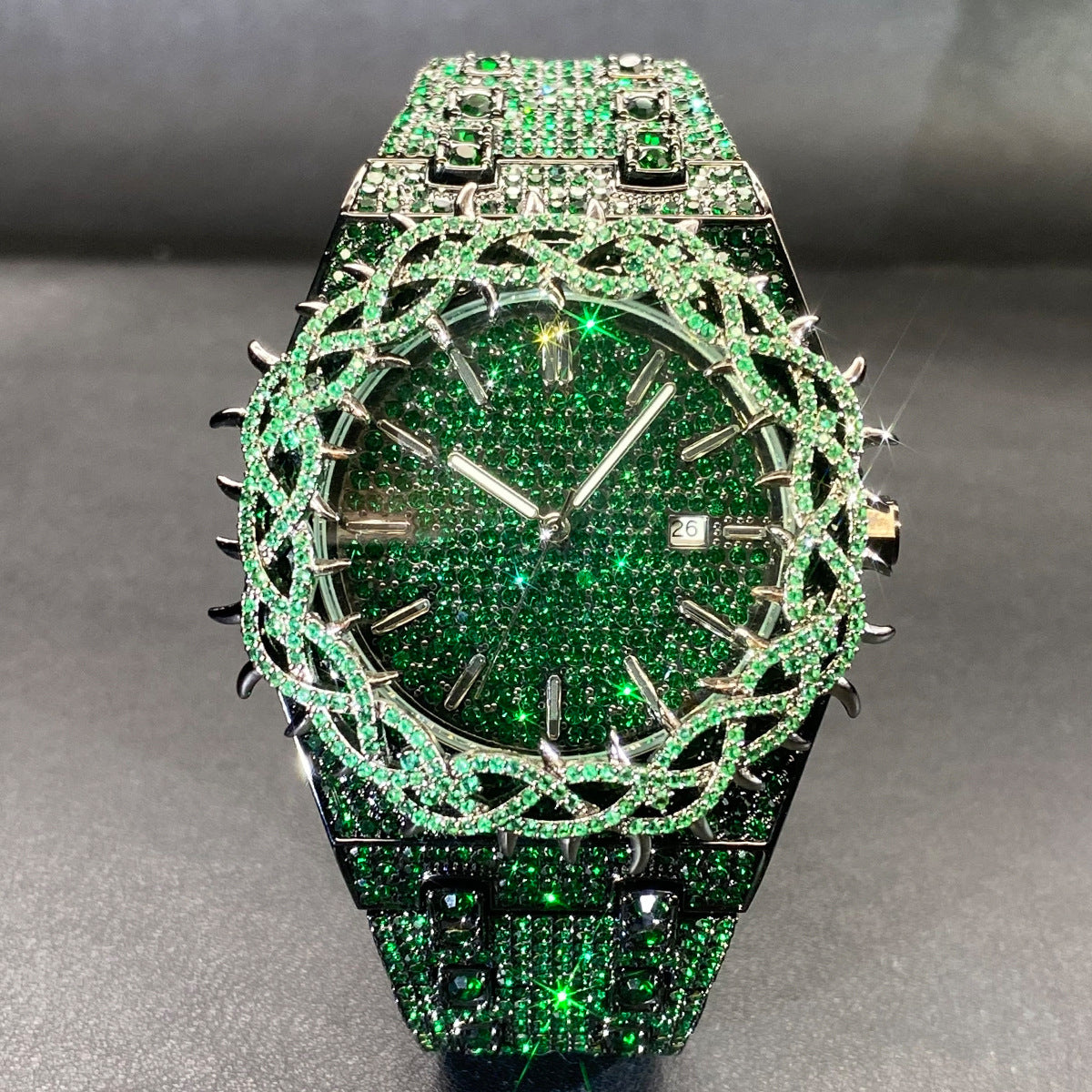 Männerarmbanduhr mit grünen Zirkon-Einlagen
