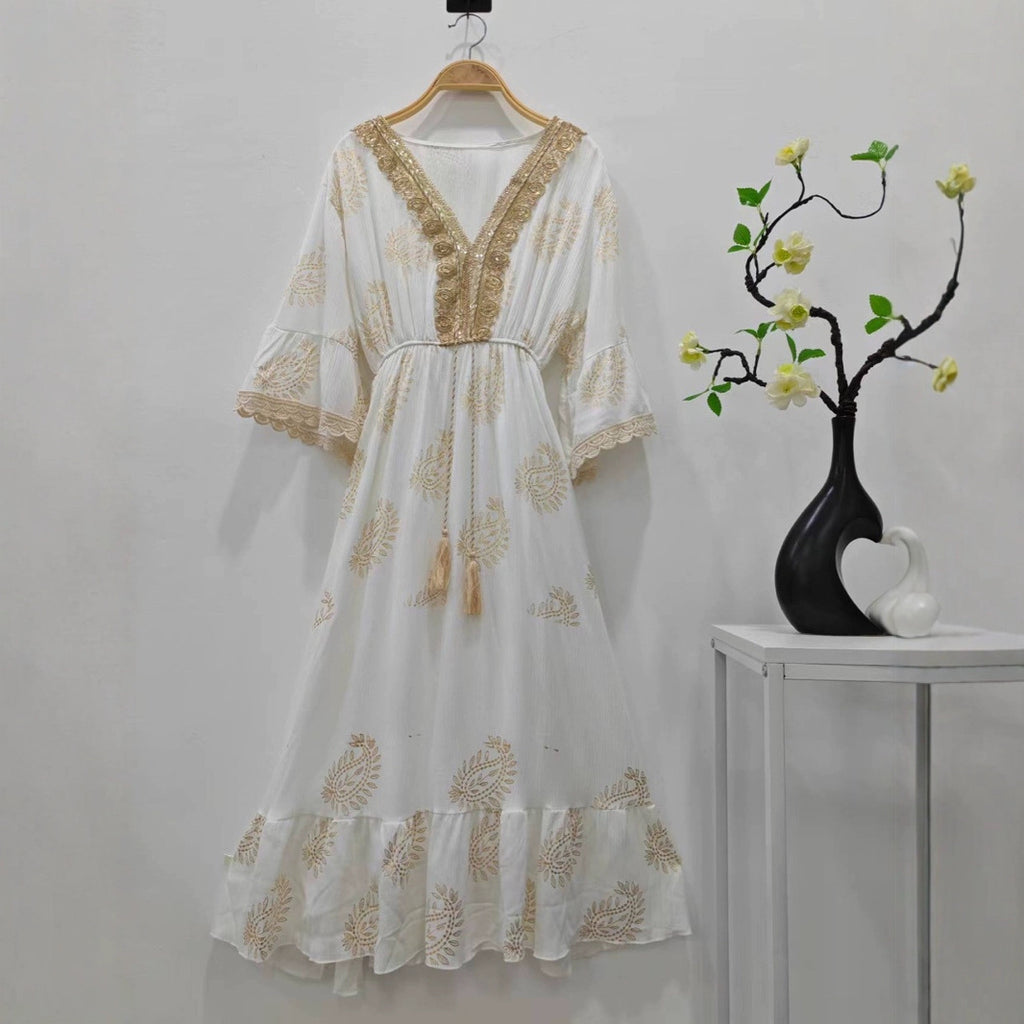 Malaiisch-indonesisches Kleid mit Goldprägung