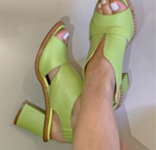 Elegante Peep-Toe Sandalen mit Chunky-Heel – Bild 8 | LuxeStyle