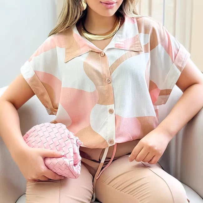 Kurzes Damen-Shirt mit geometrischem Print – Bild 5 | LuxeStyle