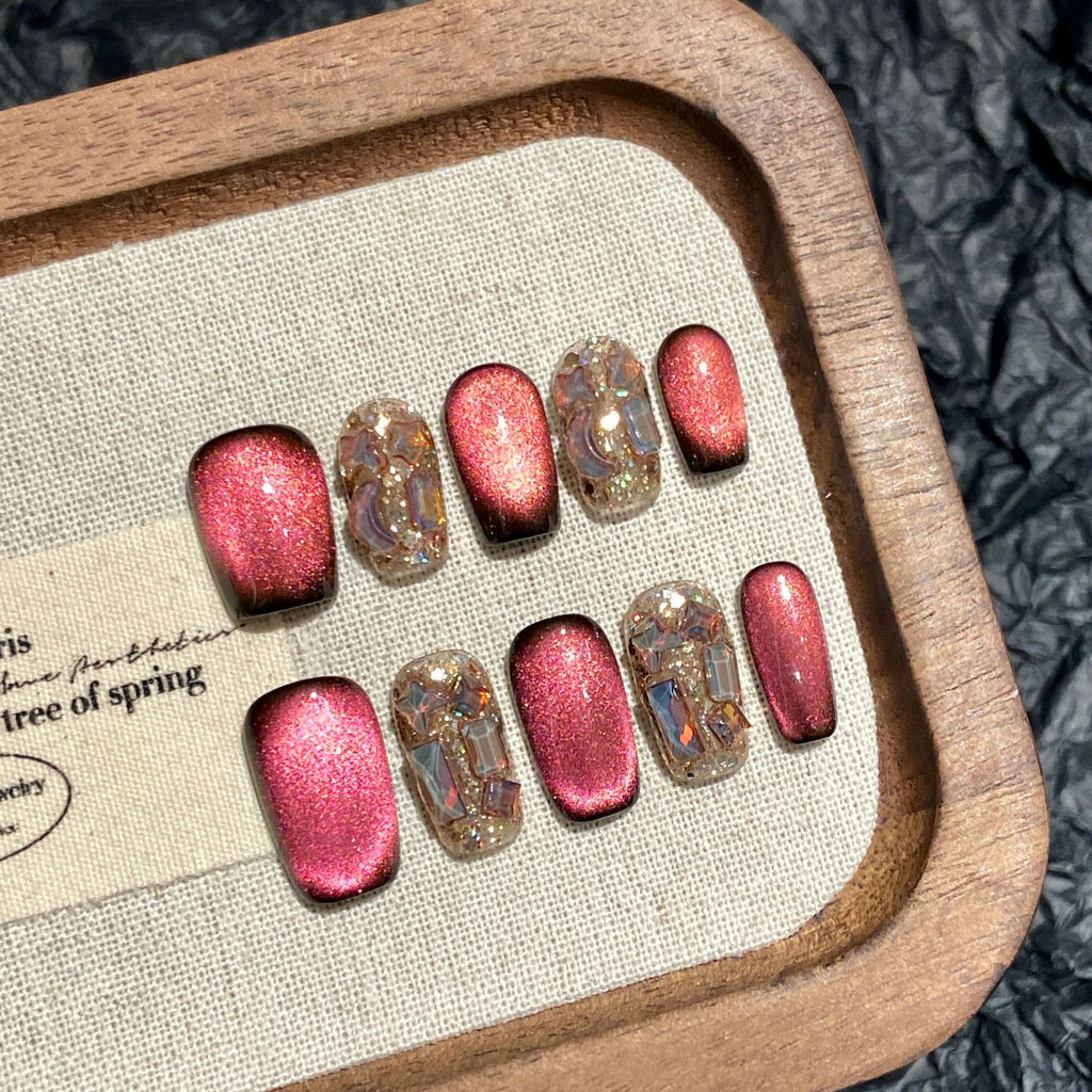 Rotes Cat's Eye Nagelset zum Aufkleben – Bild 4 | LuxeStyle