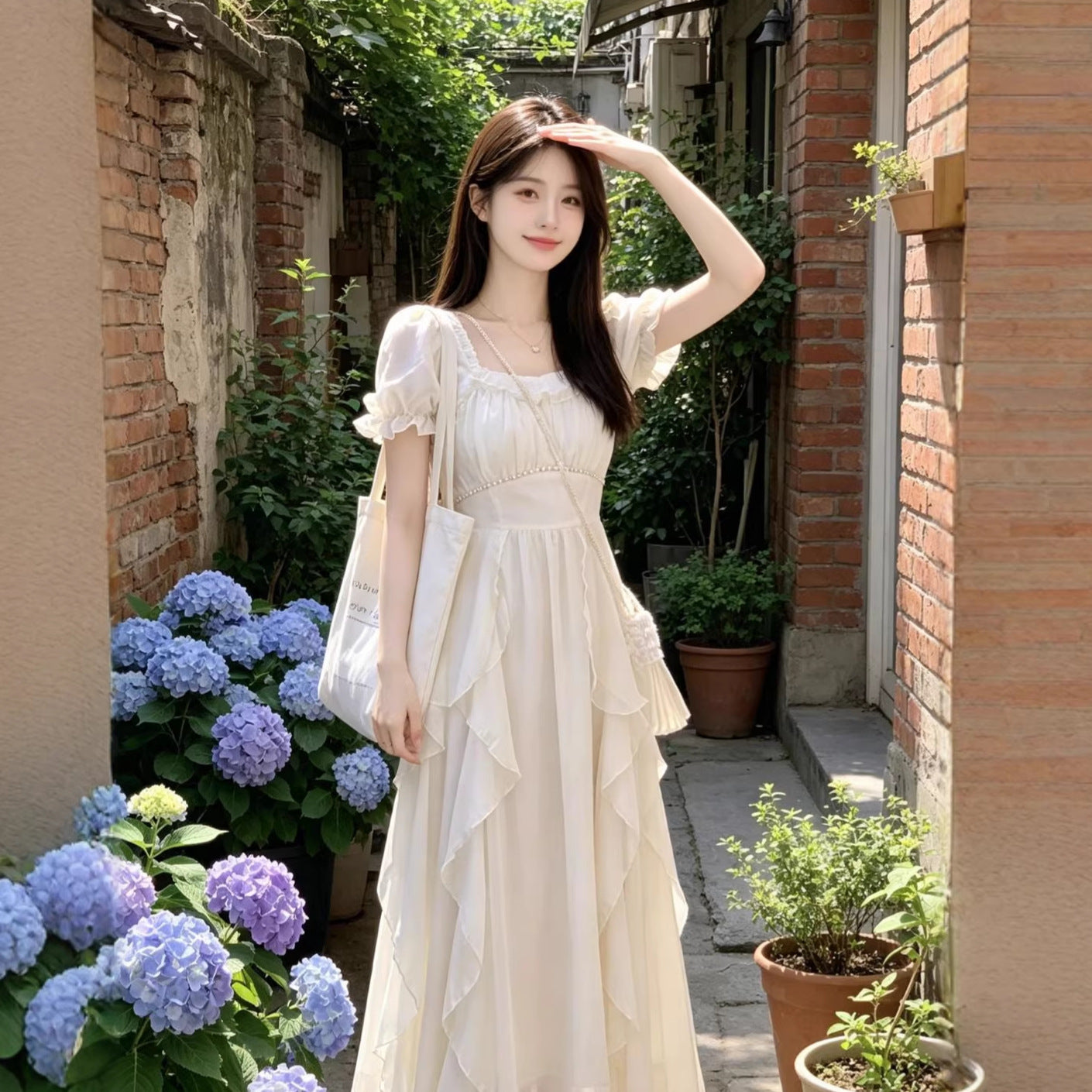Französisches Midi-Kleid mit Puffärmeln