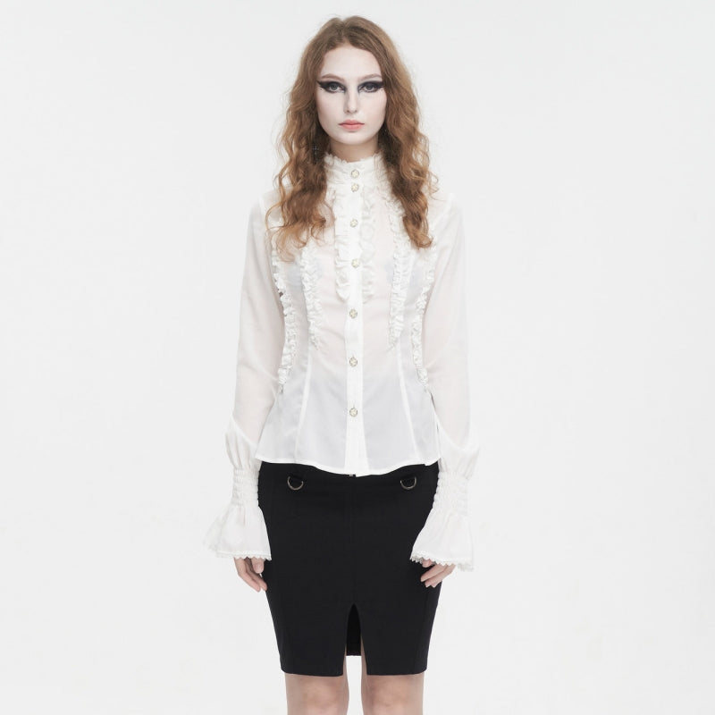 Weisse Bluse mit Falten
