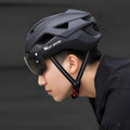Radhelm mit integrierten Schutzbrillen
