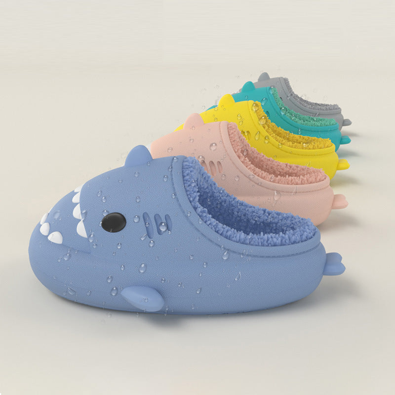 3D Cartoon Hai EVA Kinder Badeschuhe – Bild 4 | LuxeStyle