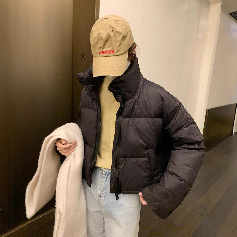 Kurze Daunenjacke mit Stehkragen