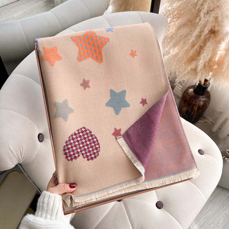 Doppelseitiger Schal mit Herzmuster – 185×65 cm – Bild 3 | LuxeStyle