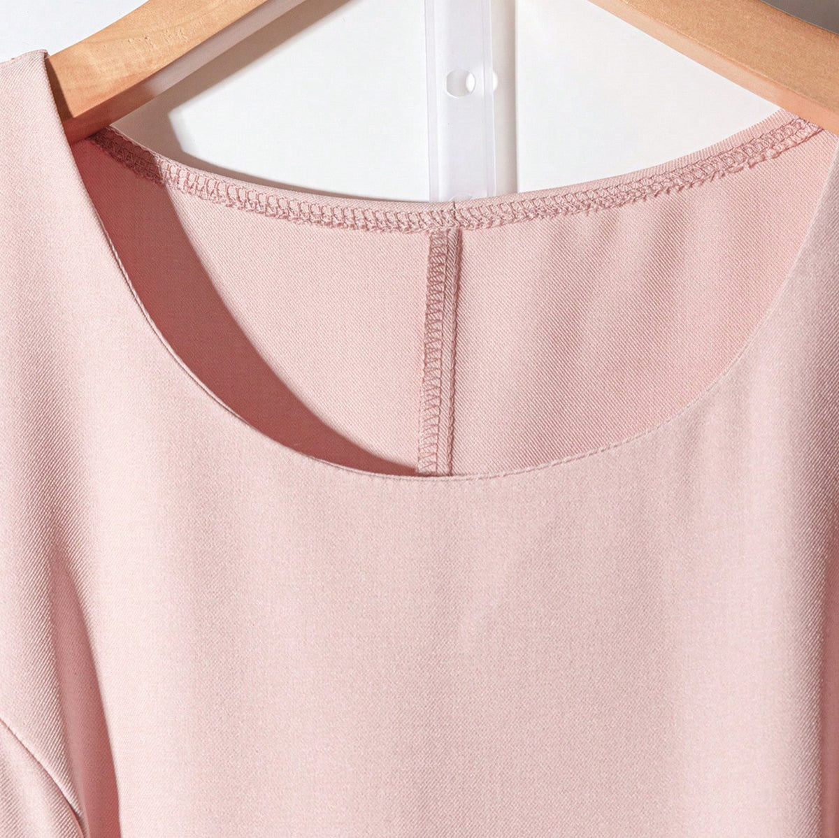 Elegantes A-Linien-Kleid mit Gürtel – Bild 2 | LuxeStyle