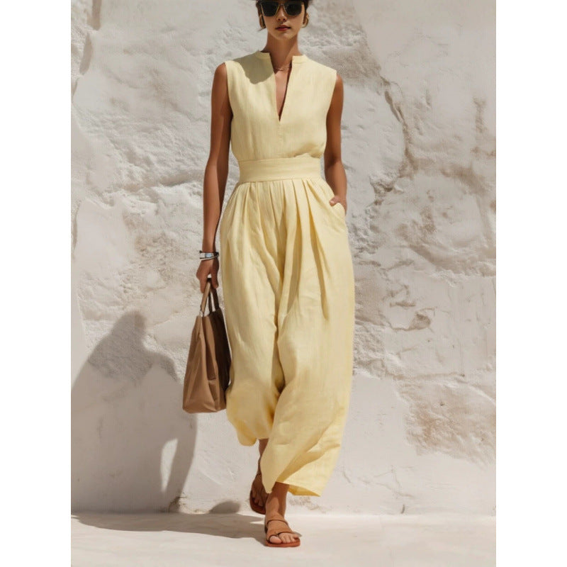 Ärmelloser Jumpsuit mit weitem Bein