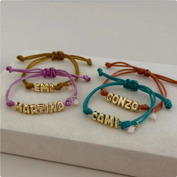 Buntes Buchstaben-Armband – Bild 8 | LuxeStyle