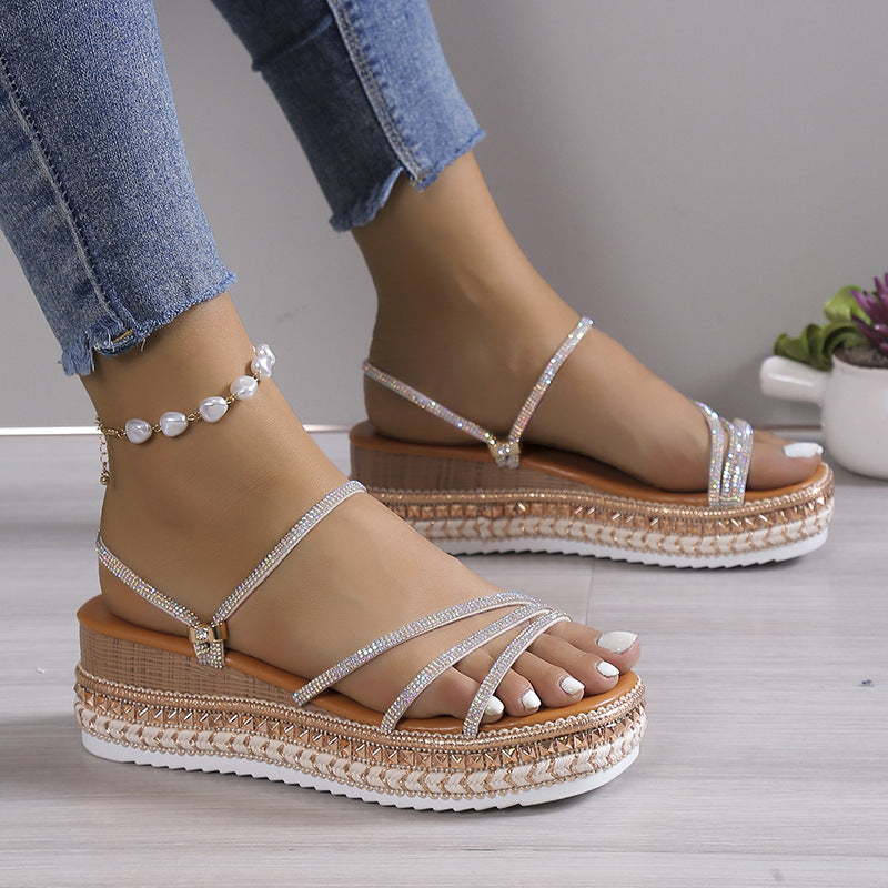 Sandalen mit Riemen und Plateau – Bild 2 | LuxeStyle