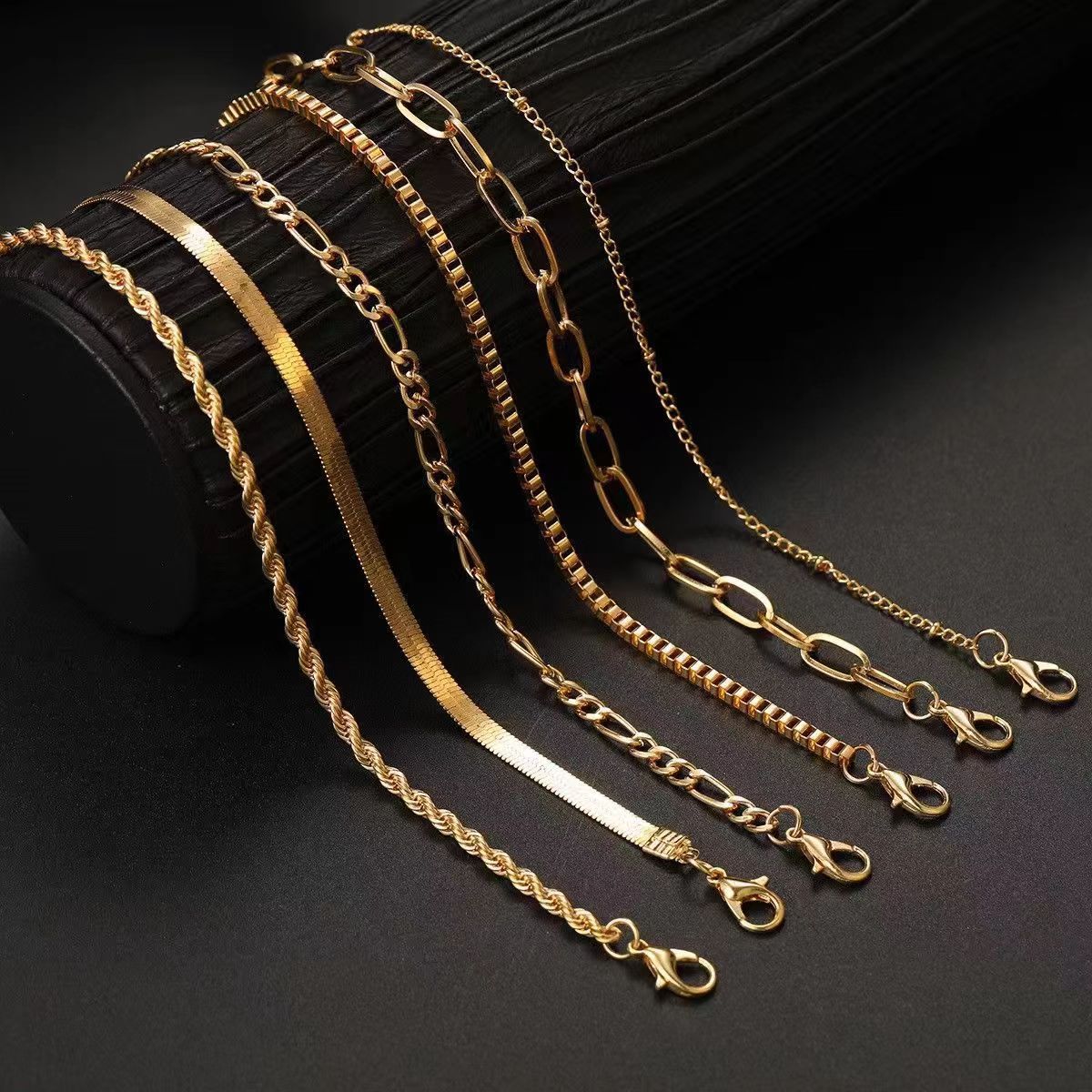Mehrreihiges Minimalist-Armband-Set – Bild 4 | LuxeStyle
