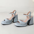 Denim-Sandalen mit Riemen und Plateau – Bild 3 | LuxeStyle
