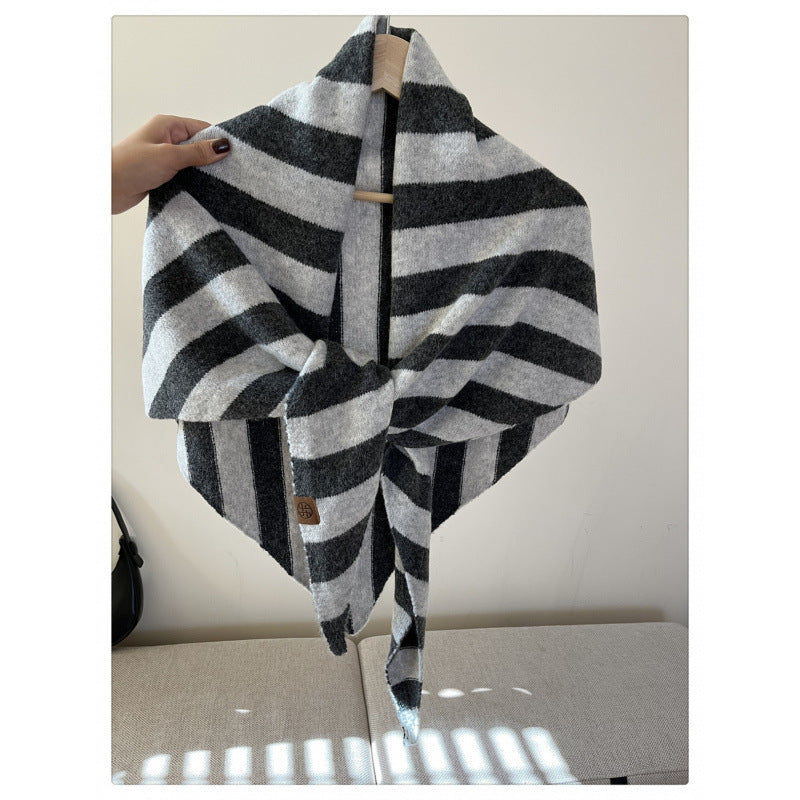 Schal aus 100 % Wolle – einfarbig – Bild 2 | LuxeStyle