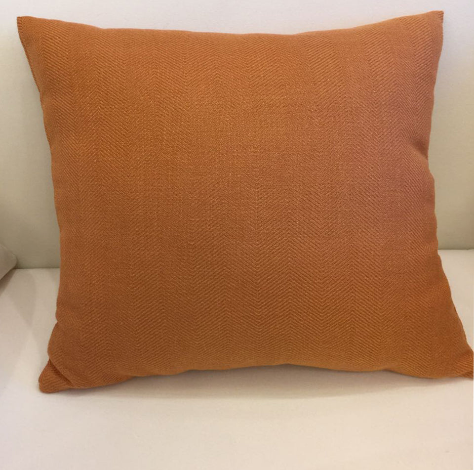 Kissen mit geometrischem Orangen-Muster
