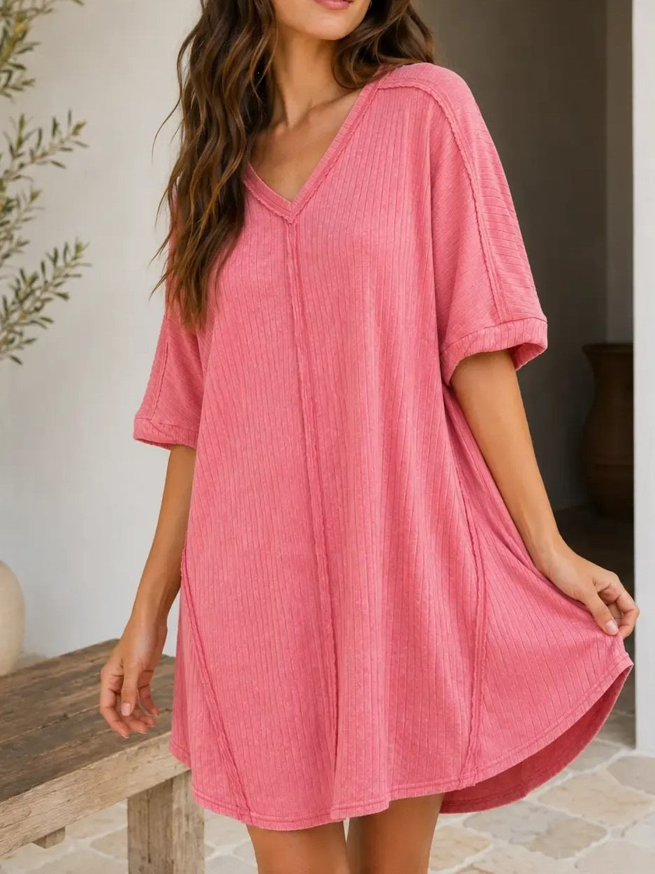 Kurzes V-Neck Kleid im Loose-Fit – Bild 1 | LuxeStyle