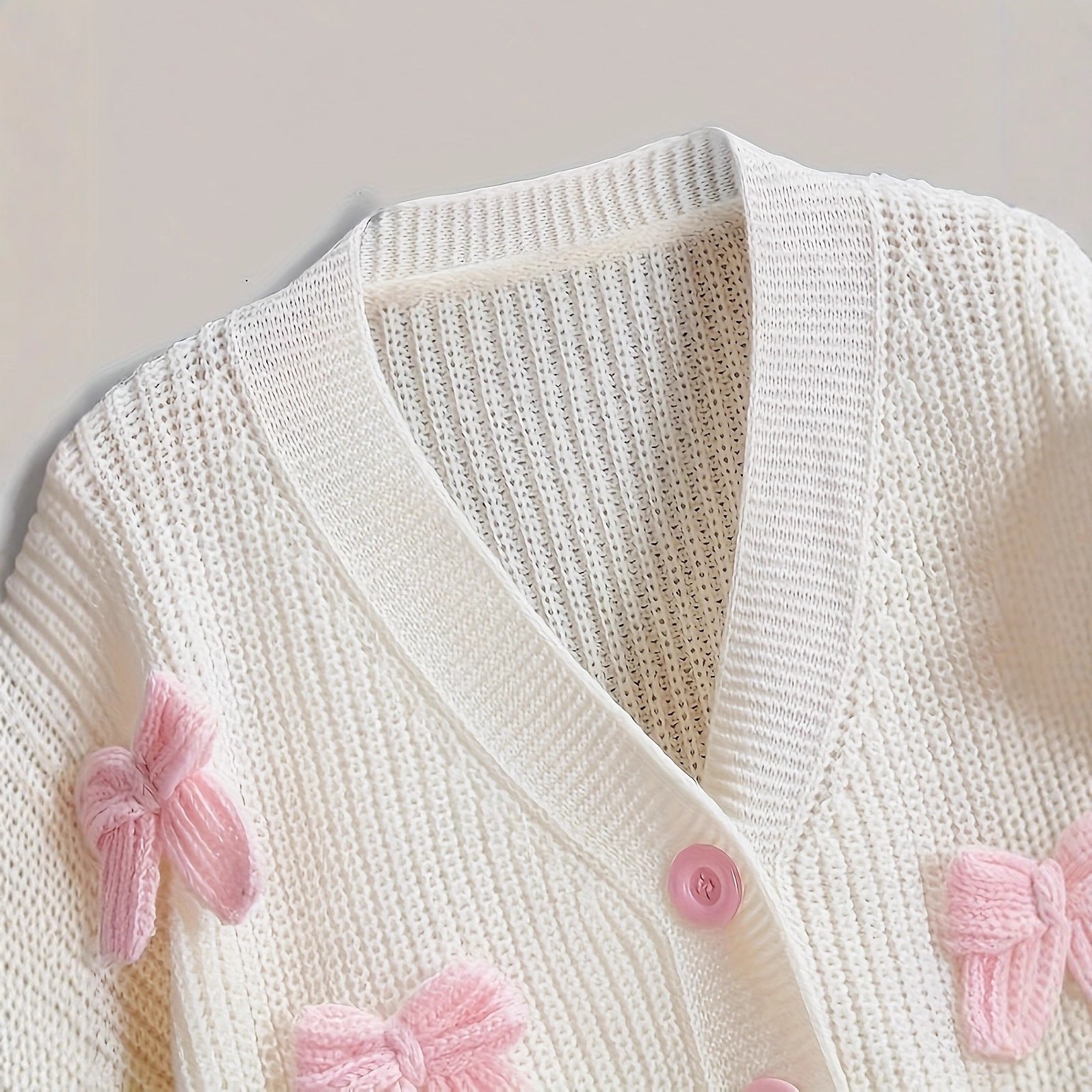 Kurzer Cardigan mit 3D-Schleife