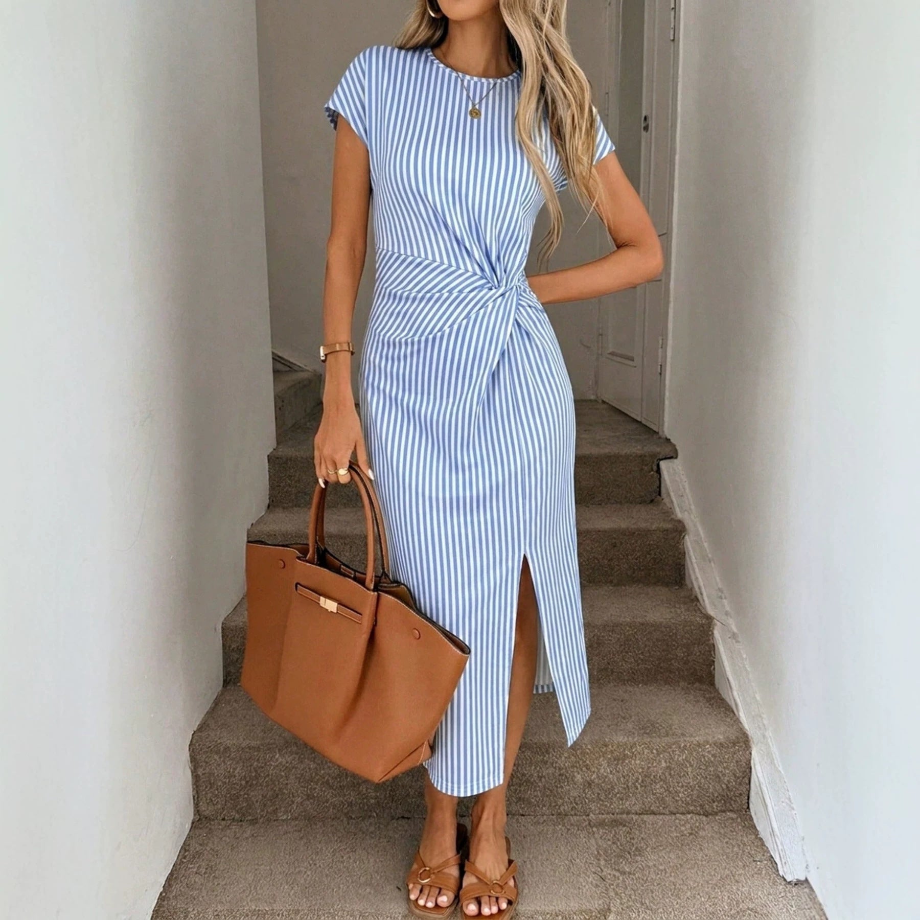 Elegantes, tailliertes Midi-Kleid mit Schlitz