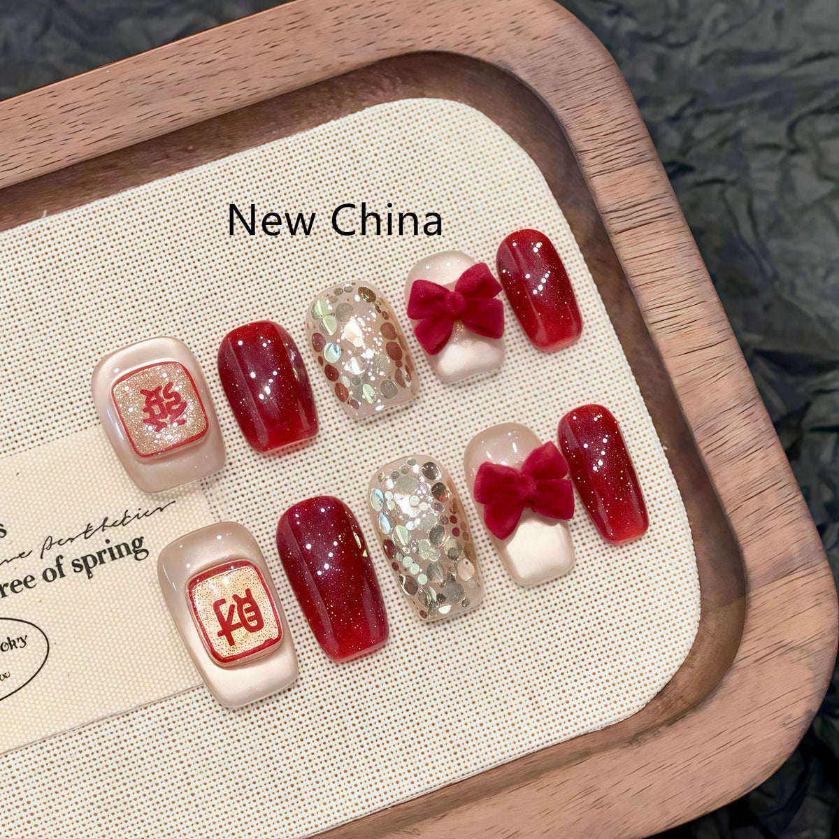 Rotes Cat's Eye Nagelset zum Aufkleben – Bild 2 | LuxeStyle