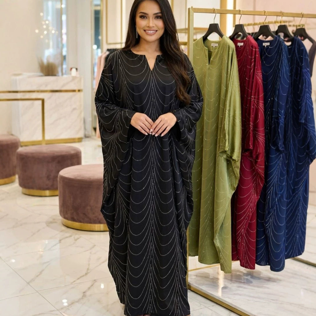 Langes Kleid mit V-Ausschnitt und Fledermausärmeln – Bild 2 | LuxeStyle
