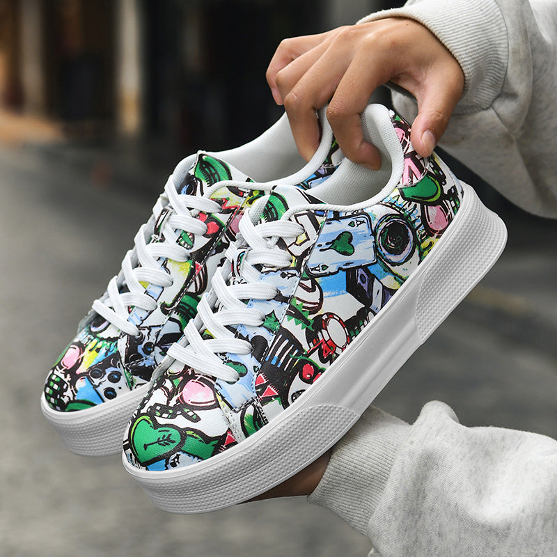Couple Sneakers mit Graffiti-Print – Bild 2 | LuxeStyle