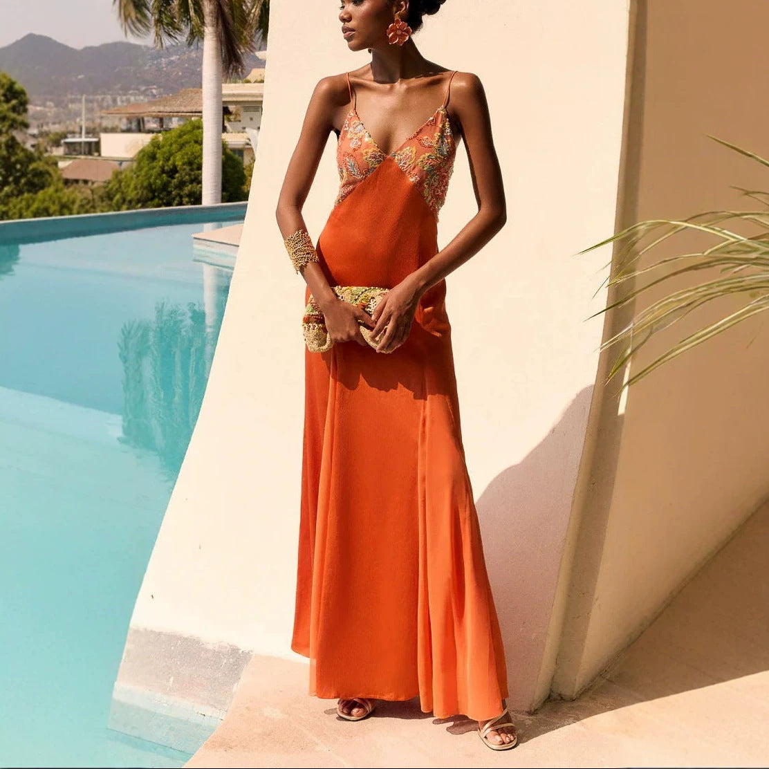 Satin-Kleid mit Spaghettiträgern und Schal