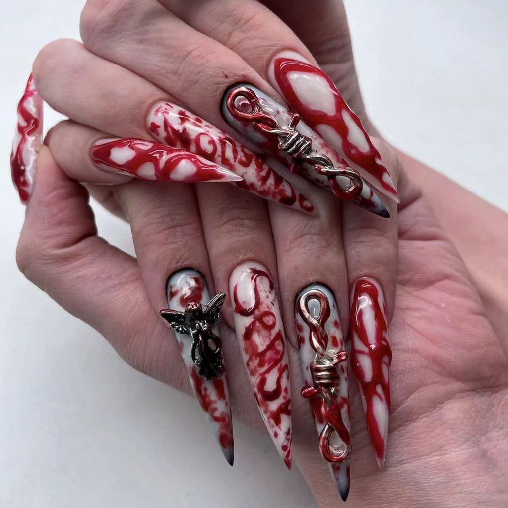 Extra lange Teardrop-Kunstnägel mit 3D Engel-Motiv