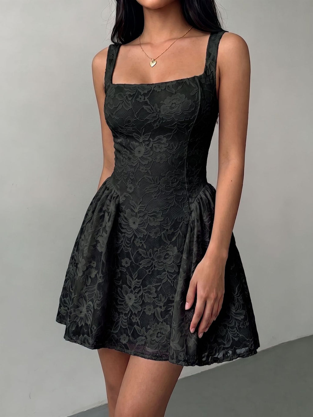 Damen-Spitzenkleid mit Trägern – Bild 9 | LuxeStyle