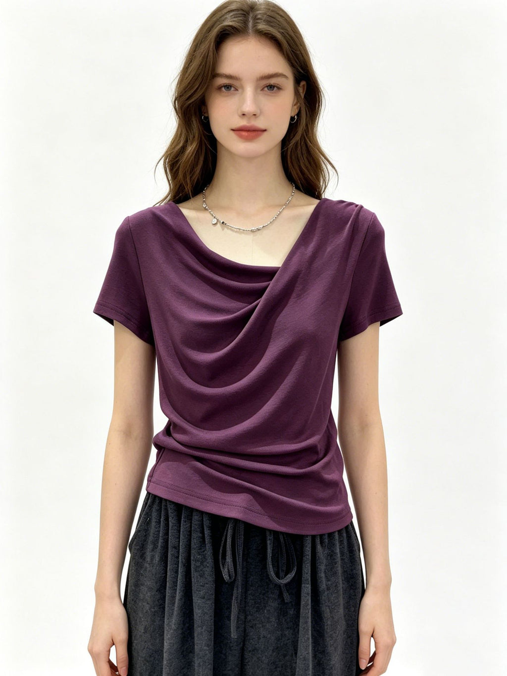 Asymmetrisches Kurzarm-Shirt mit U-Boot-Ausschnitt