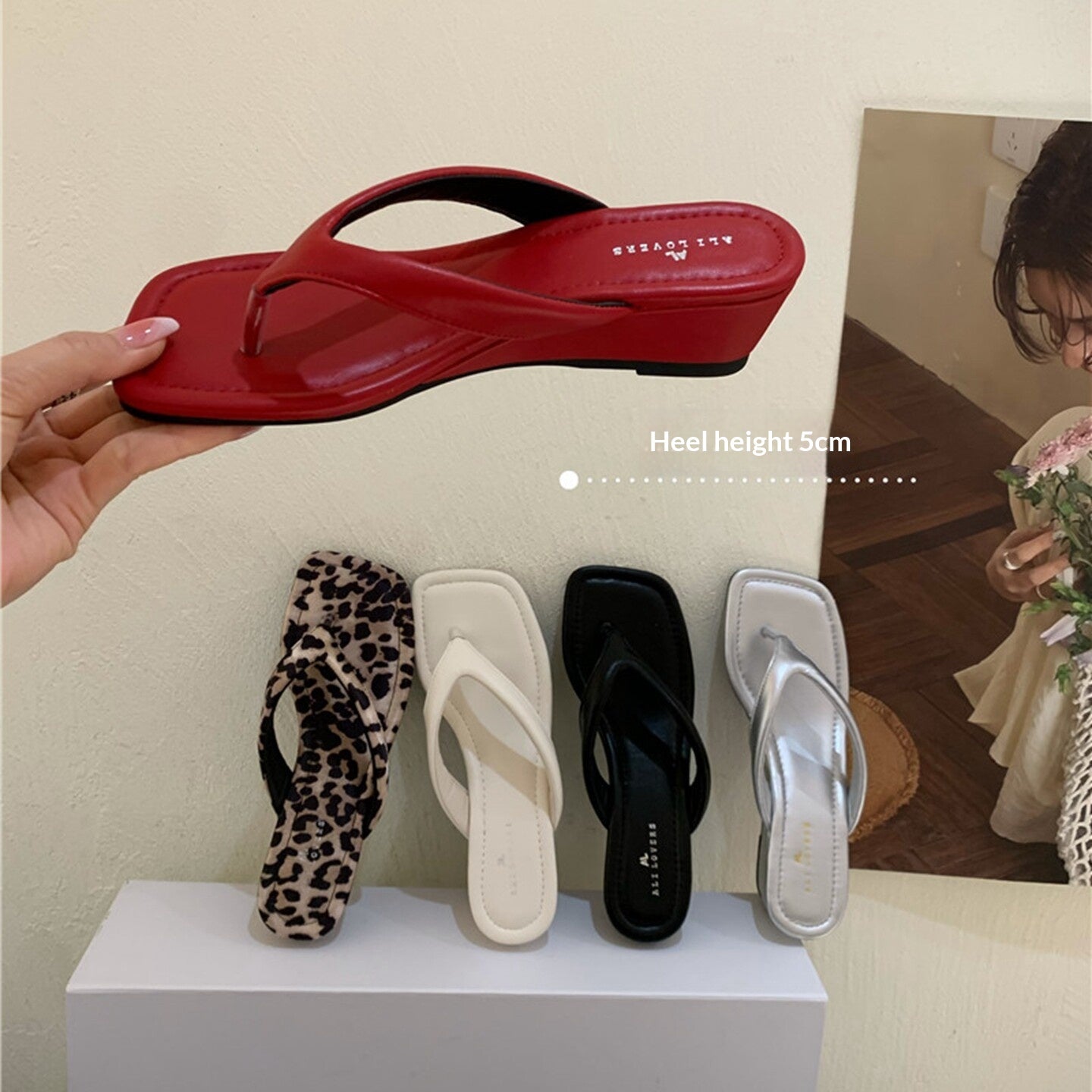 Keilsandalen mit Leopardenmuster und eckiger Spitze