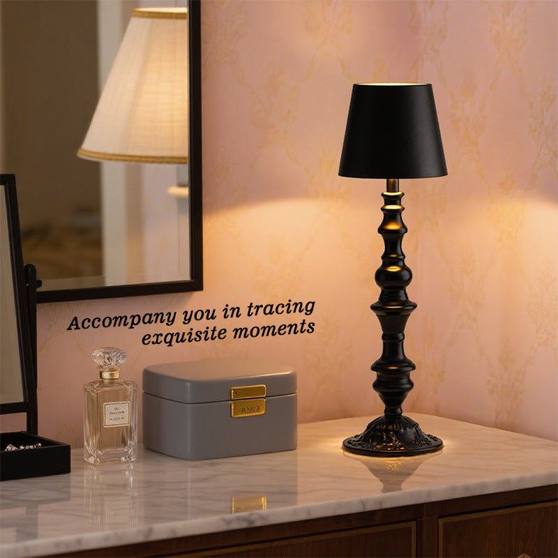 Minimalistische Nachttischlampe mit Touch‑Steuerung – Bild 3 | LuxeStyle