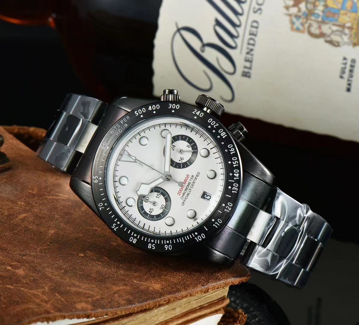 Dijia Quarzuhr mit Kalenderfunktion – Bild 5 | LuxeStyle
