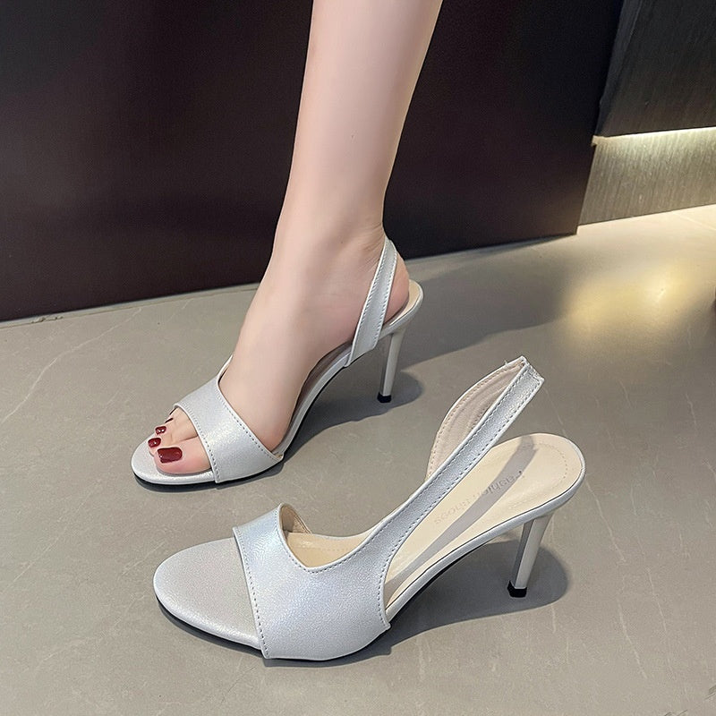 Schwarze Pumps mit Silberbesatz – Bild 2 | LuxeStyle