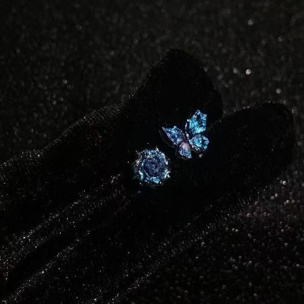 Ear-Cuffs «Papillon» – blauer Schmetterling