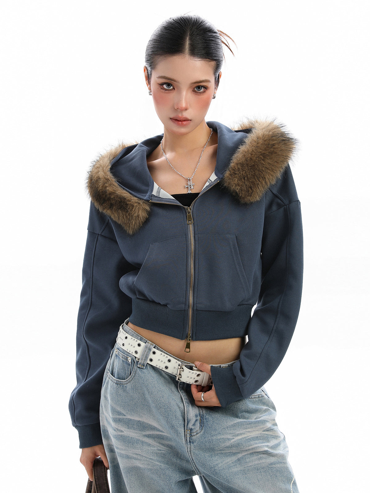 Kurze Kapuzenjacke mit Fellkragen – Bild 5 | LuxeStyle