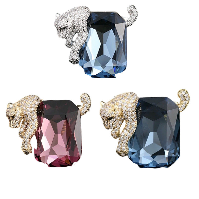 Leopardenbrosche in Purpur & Silber mit Kristall – Bild 2 | LuxeStyle