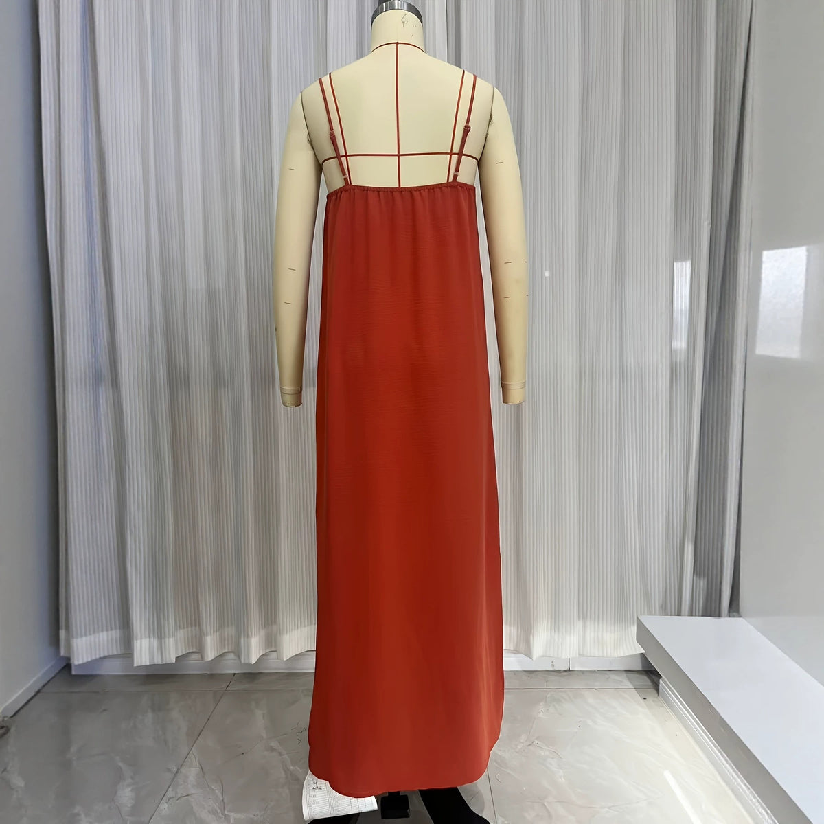 Verstellbares Sommer-Slipdress mit Seitenschlitz – Bild 3 | LuxeStyle
