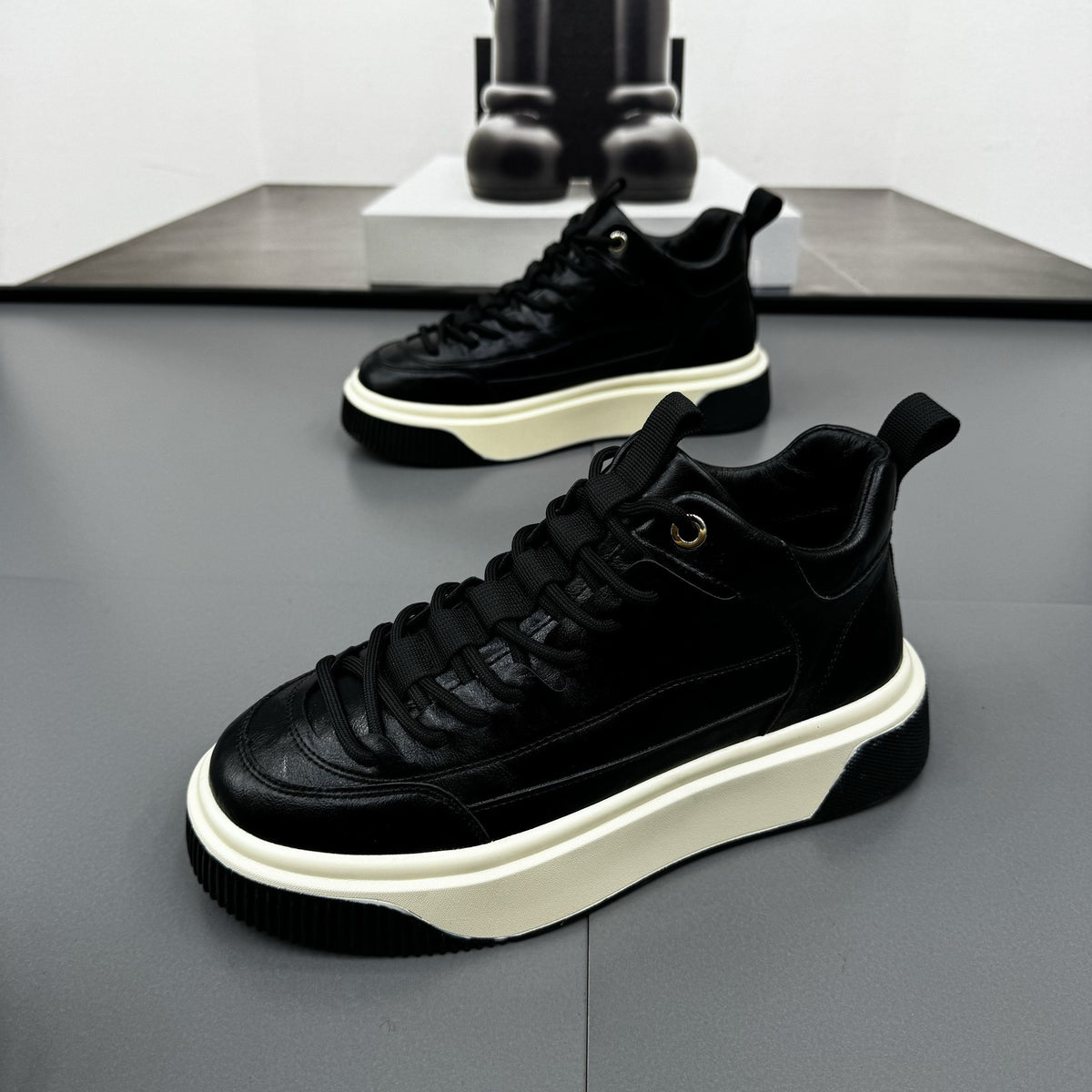 Sportlicher Freizeitschuh mit dicker Sohle – Bild 6 | LuxeStyle