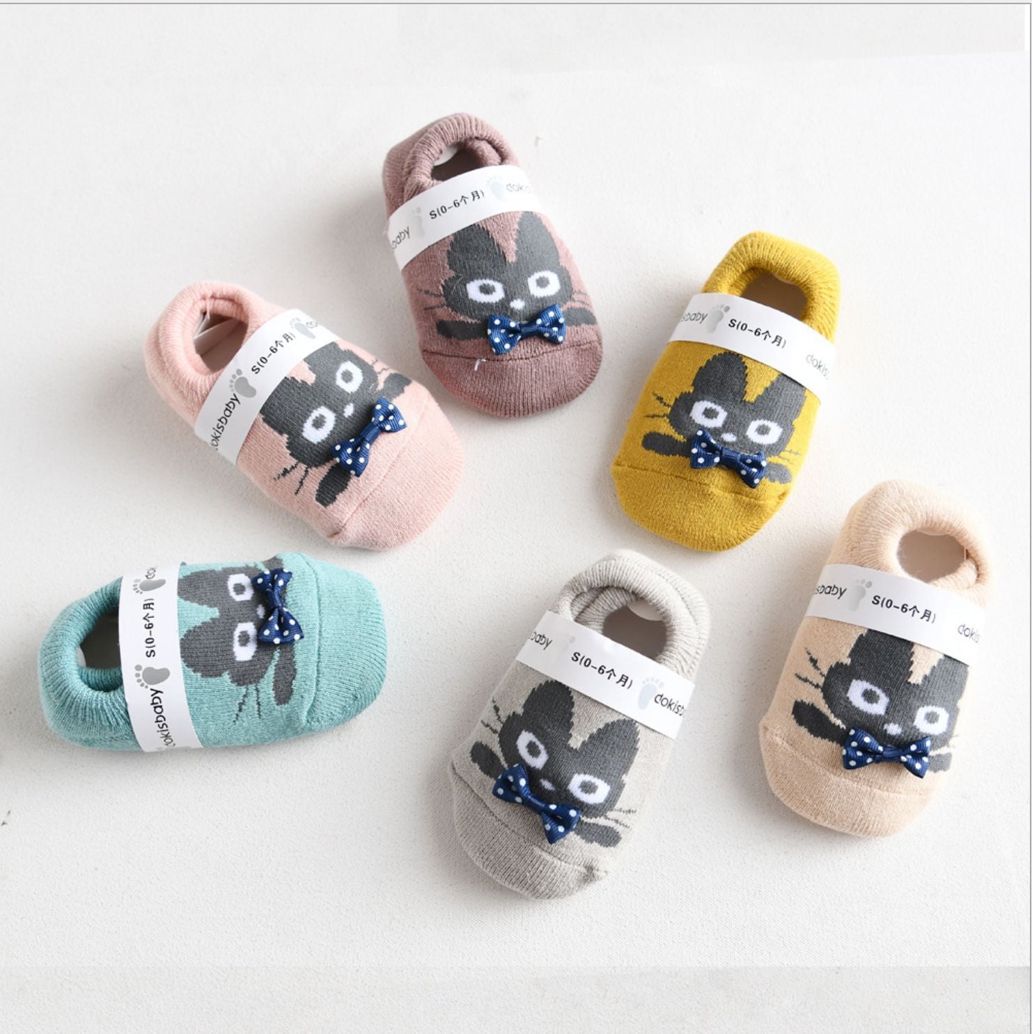 Kinderfußsocken mit Cartoon-Motiven