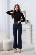 Hochgeschnittene Goldknopf-Flare Jeans, Dunkler Waschgang, Patch-Tasch