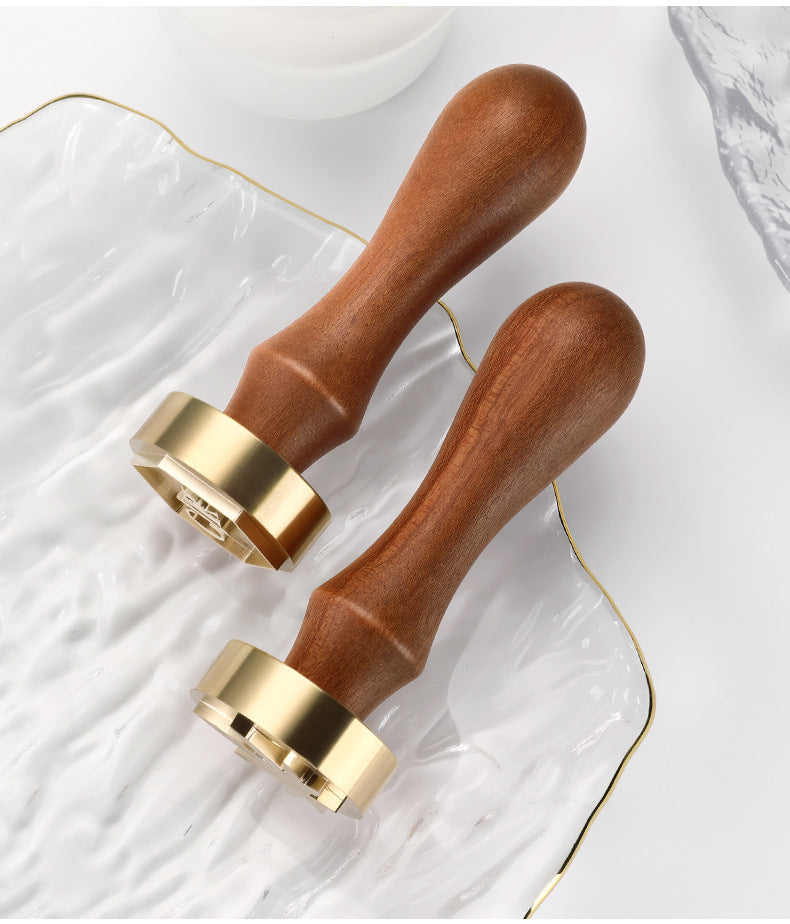 Eissiegel aus Rosenholz mit Messingkopf – Bild 5 | LuxeStyle